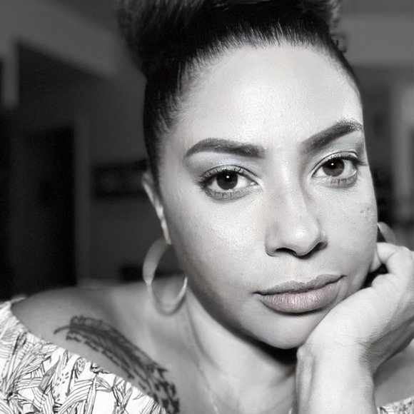 Meet your Posher, Jessica - Picture 1 of 12